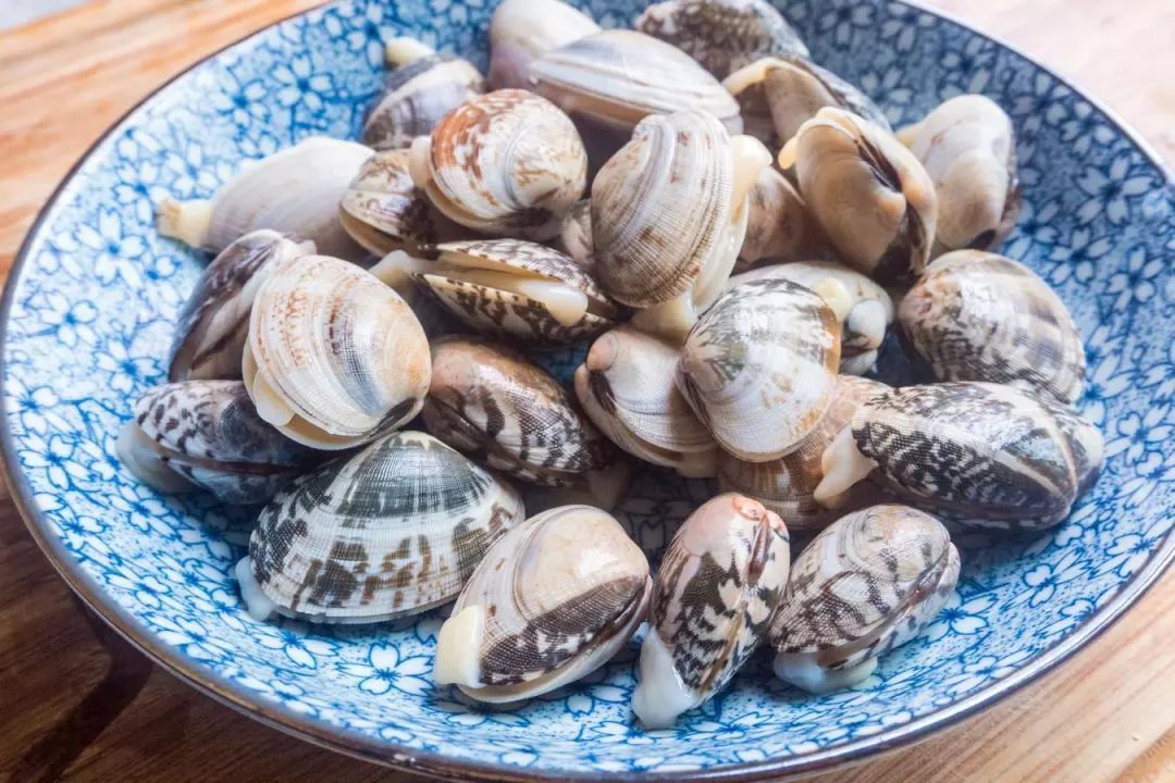 這才是爆炒花蛤的正确做法！花蛤吐沙幹淨沒腥味，3斤不夠吃